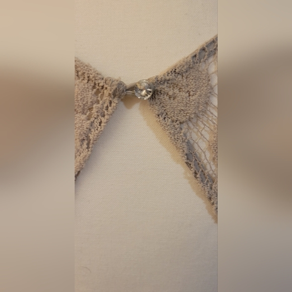 Elegant Lace Evening Gown - Picture 6 of 8